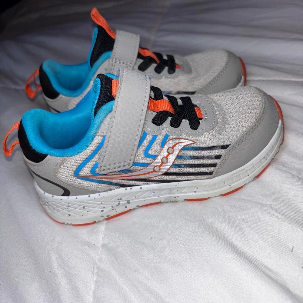 Saucony Wind 3.0 JR toddler boys Velcro sneakers excellent condition.